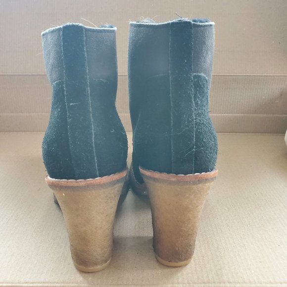 UGG black fur lined suede leather boots with heel, sz 7.5 - Picture 5 of 7